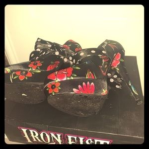 Platform Betty Boop style shoe